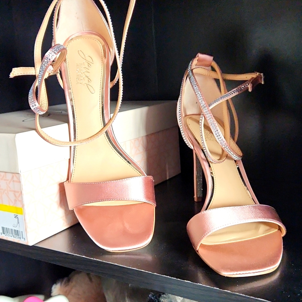 Badgley Mischka size 8. Satin Shaylee Heels